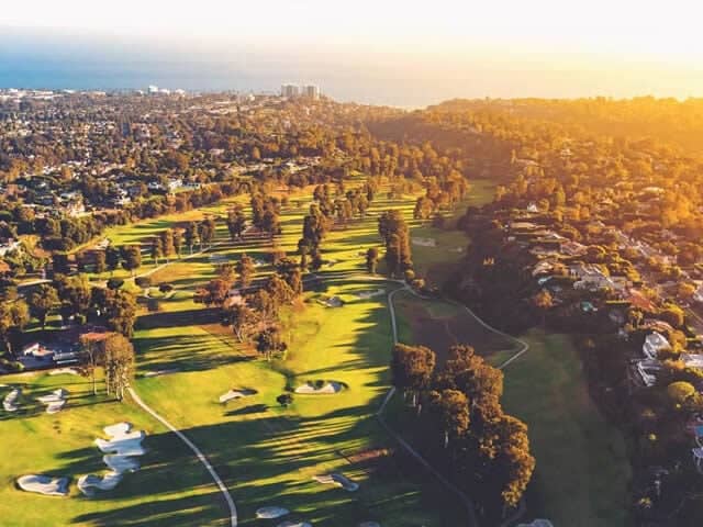 lux-international-brentwood-neighborhood